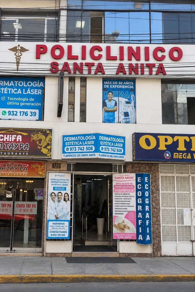 Fachada y acceso del Policlínico Santa Anita en Calle Los Flamencos 230