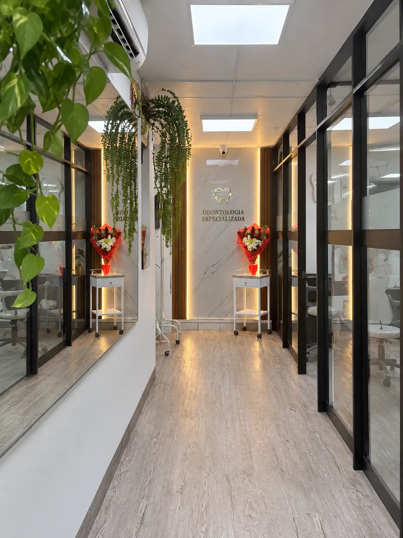 Pasillo que conduce a los consultorios de odontología